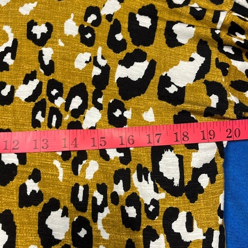 ⭐️ Jones New York patterned 3/4 sleeve top- size small (oversized) - Picture 2 of 8